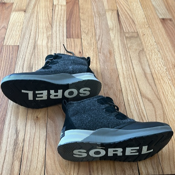 Final sale- Sorel snow boots in gently used condition size 9 - Picture 5 of 10